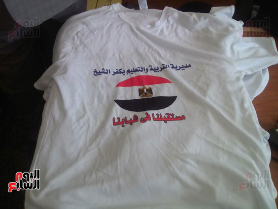 علم مصر يزين التيشرتات التى يرتديها الطلاب المشاركون فى عروض العيد القومى