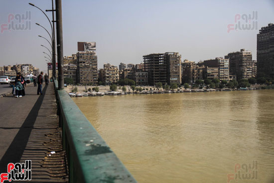 نهر النيل يكتسى باللون الأصفر لون مياه السيول (17)