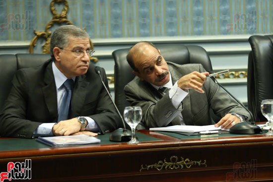 هشام الشعيني رئيس اللجنة مع وزير التموين