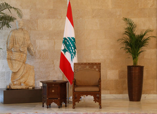 مقعد الرئيس اللبنانى داخل إحدى قاعات الاستقبال بقصر بعبدا