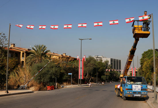 شوارع لبنان بدأت التزين استعدادا لانتخاب الرئيس