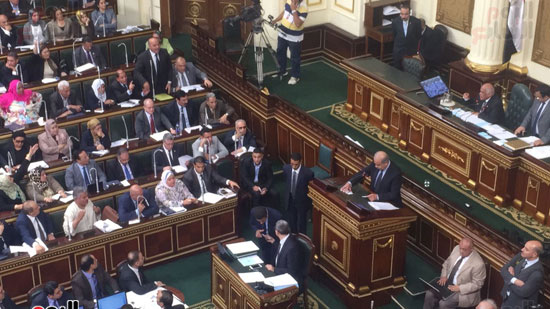 نواب يقاطعون رئيس الوزراء في الجلسة العامة بالبرلمان (1)