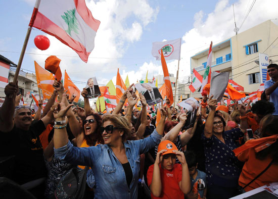 فرحة لبنانية باختيار عون رئيسا 