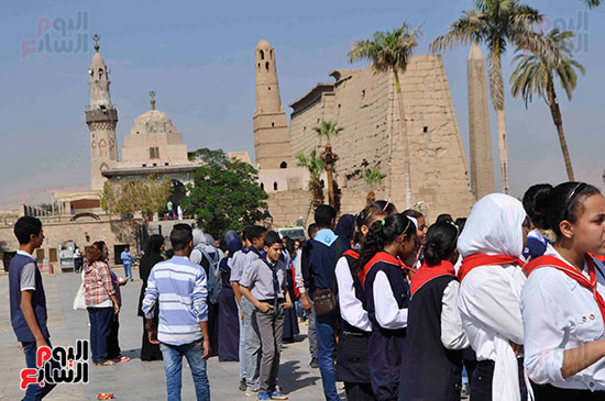 مسيرة لطلاب مدارس مدينة الاقصر لدعم محافظة الاقصر
