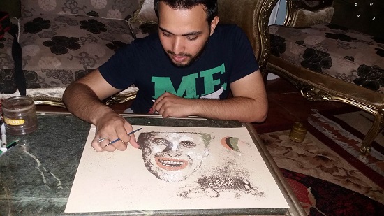 أحمد يرسم لوحة الجوكر