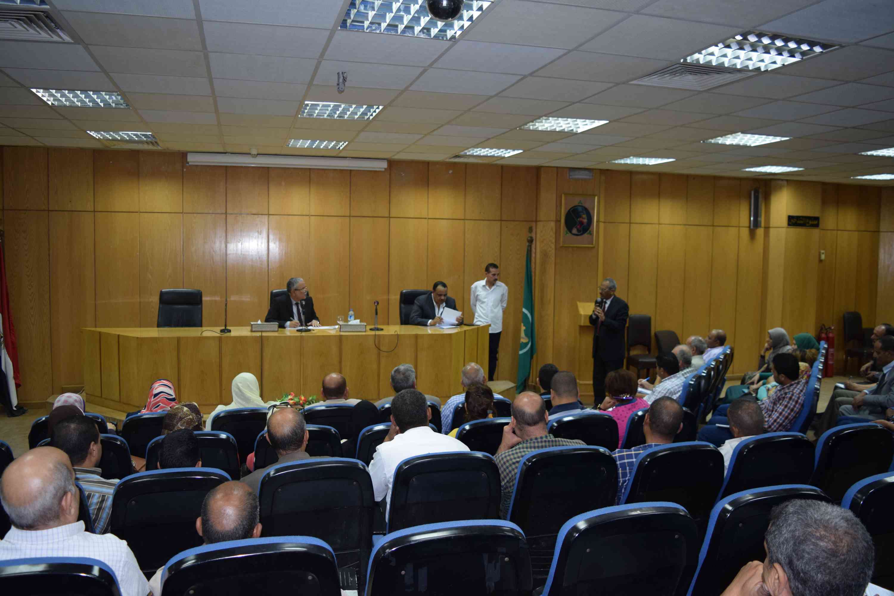  محافظ المنيا يلتقى بأعضاء الجمعيات الأهلية