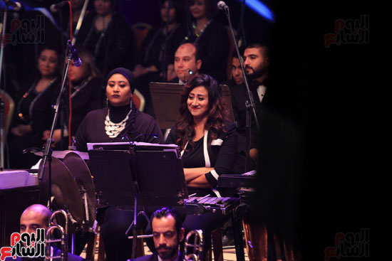 عمر خيرت ونجوم الغناء فى افتتاح الدورة الـ25 لمهرجان الموسيقى العربية (33)