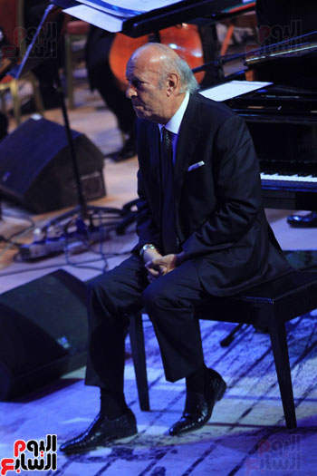 عمر خيرت ونجوم الغناء فى افتتاح الدورة الـ25 لمهرجان الموسيقى العربية (79)