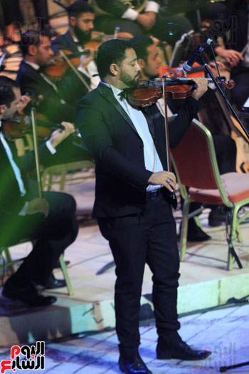 عمر خيرت ونجوم الغناء فى افتتاح الدورة الـ25 لمهرجان الموسيقى العربية (80)