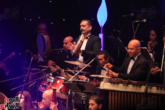 عمر خيرت ونجوم الغناء فى افتتاح الدورة الـ25 لمهرجان الموسيقى العربية (47)