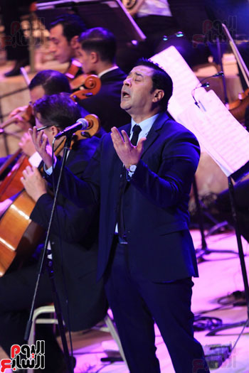 عمر خيرت ونجوم الغناء فى افتتاح الدورة الـ25 لمهرجان الموسيقى العربية (88)