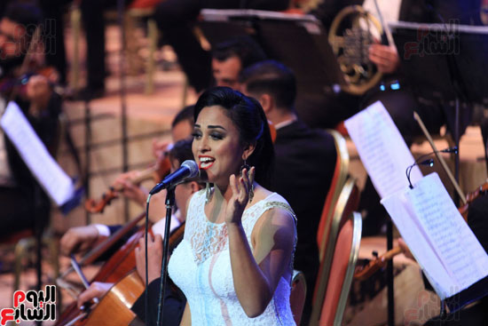 عمر خيرت ونجوم الغناء فى افتتاح الدورة الـ25 لمهرجان الموسيقى العربية (19)