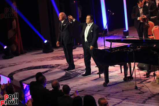 عمر خيرت ونجوم الغناء فى افتتاح الدورة الـ25 لمهرجان الموسيقى العربية (55)