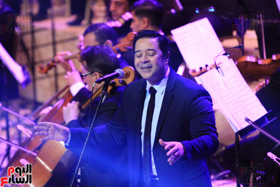 عمر خيرت ونجوم الغناء فى افتتاح الدورة الـ25 لمهرجان الموسيقى العربية (35)
