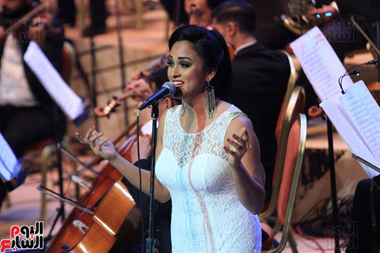 عمر خيرت ونجوم الغناء فى افتتاح الدورة الـ25 لمهرجان الموسيقى العربية (17)