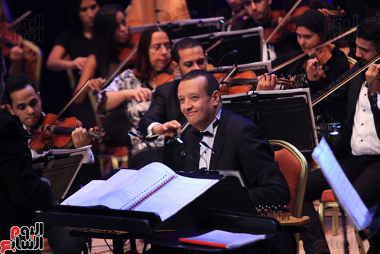 عمر خيرت ونجوم الغناء فى افتتاح الدورة الـ25 لمهرجان الموسيقى العربية (43)