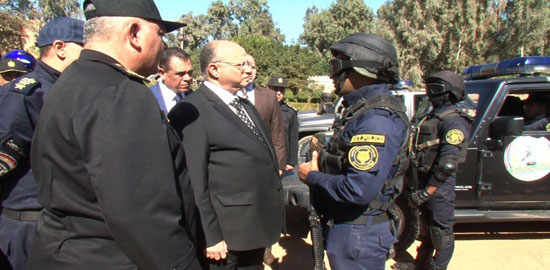 مدير أمن القاهرة يشد من أزر رجال الشرطة