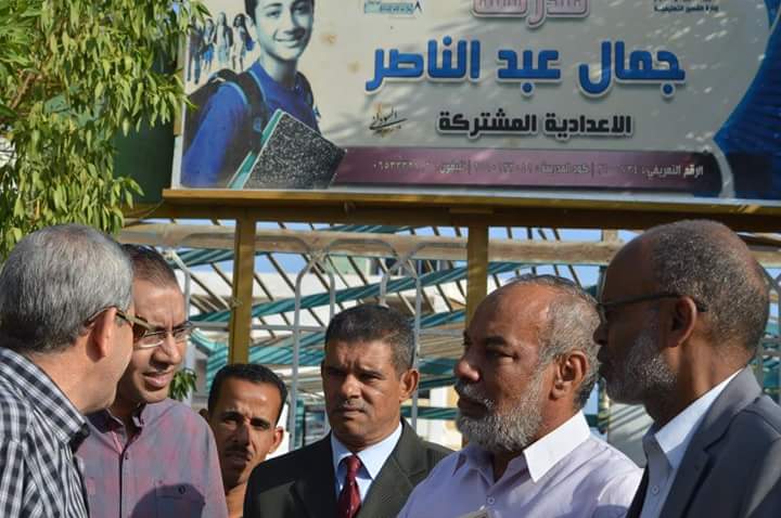رئيس المدينة امام مدرسة جمال عبد الناصر