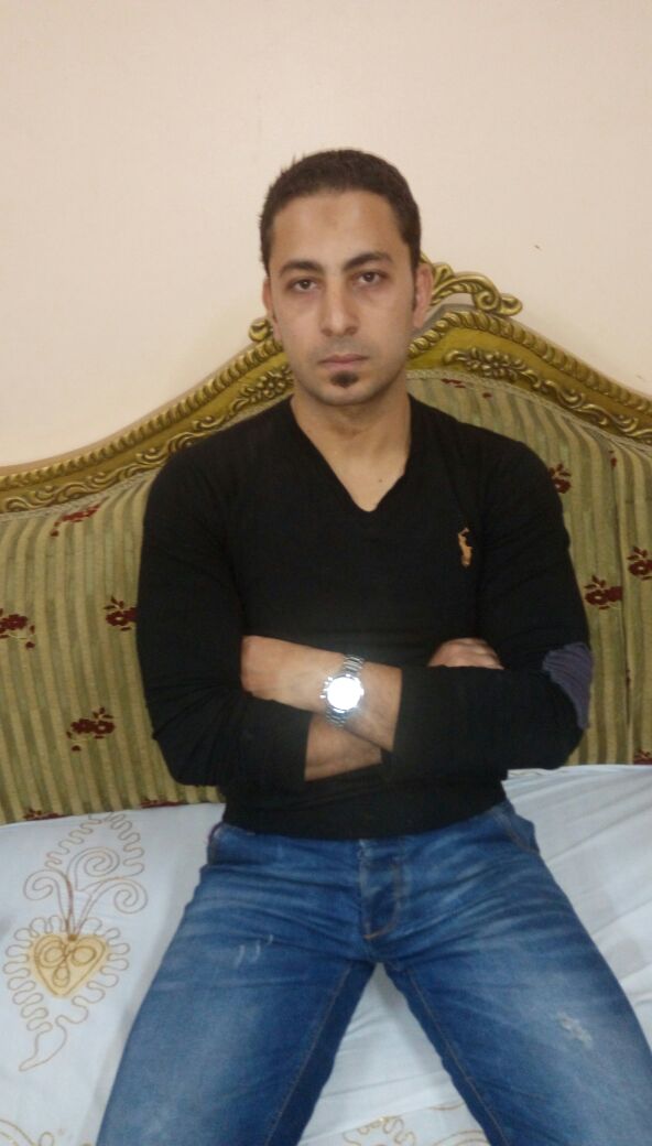 والد الطفل يناشد وزير الصحة مساعدته فى علاج ابنه والد الطفل يناشد وزير الصحة مساعدته فى علاج ابنه