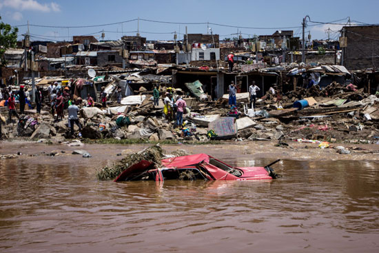 الفيضانات تدمر أكثر من مائتى منزل وتشرد المئات فى جنوب أفريقيا