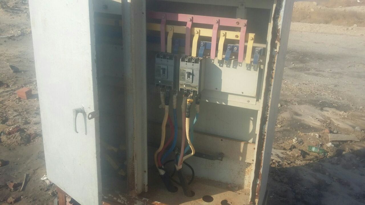 كابية كهرباء مفتوحة فى الشارع 