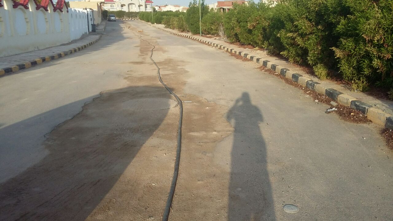 الكابلات ملقاة فى الشوارع 