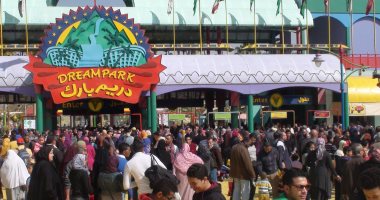 إقبال المواطنين على مدينة الألعاب الترفيهية دريم بارك إقبال المواطنين على مدينة الألعاب الترفيهية دريم بارك