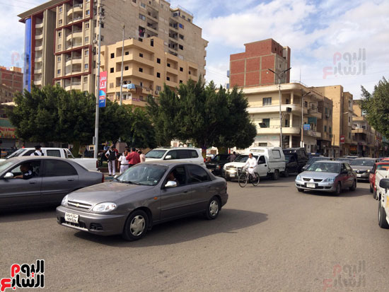 الفريق مهاب  مميش يصعد  على  متن سفينة لإرسال  رسالة  طمأنينة 