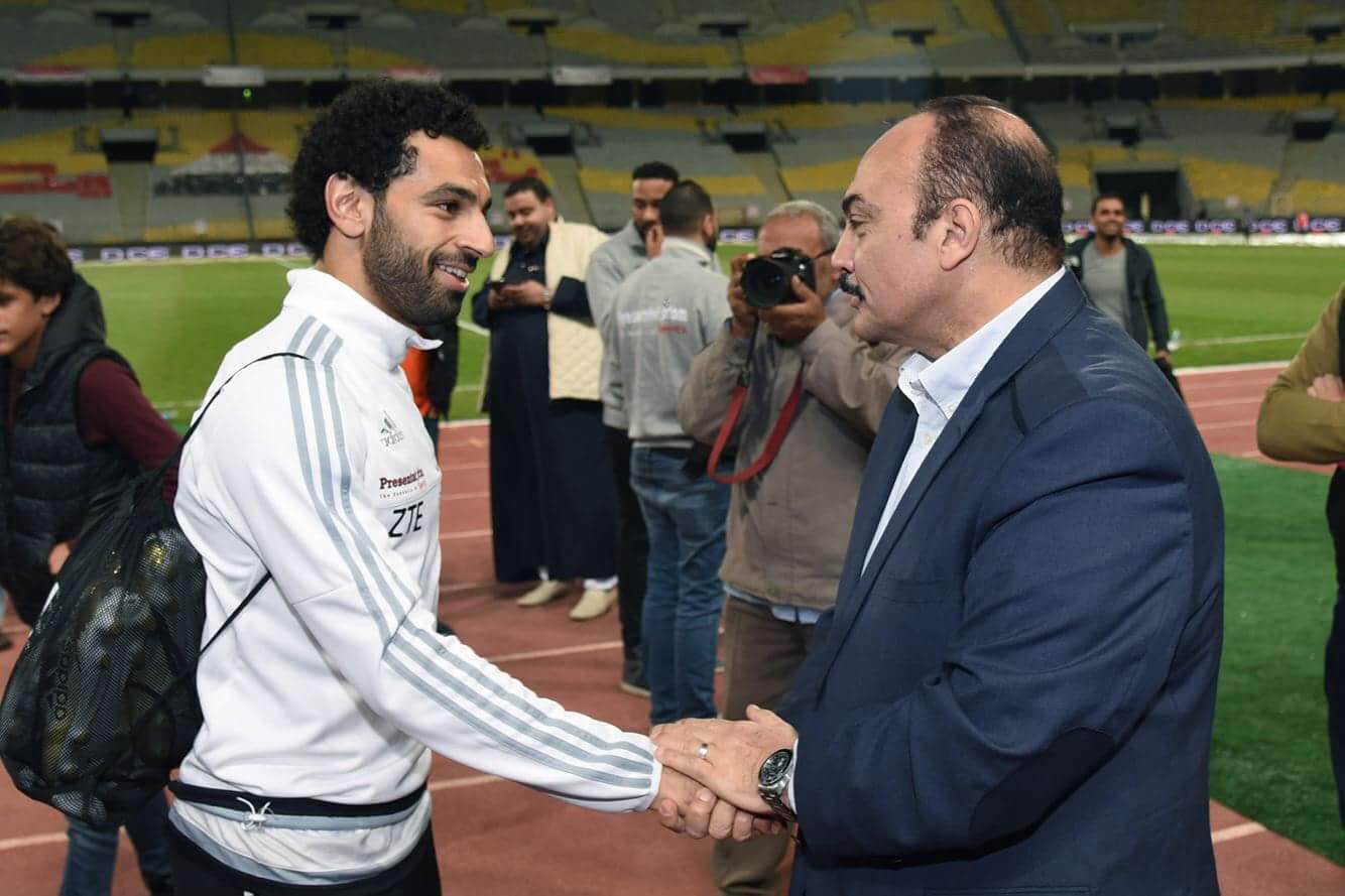 المحافظ يحث اللاعبين على الفوز