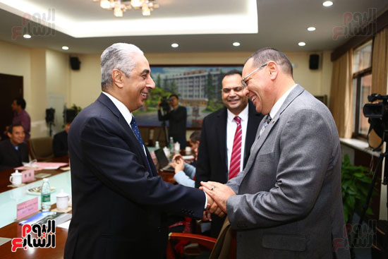 الدكتور ممدوح غراب رئيس جامعة قناة السويس مع السفير أسامة المجدوب، سفير مصر بجمهورية الصين الشعبية