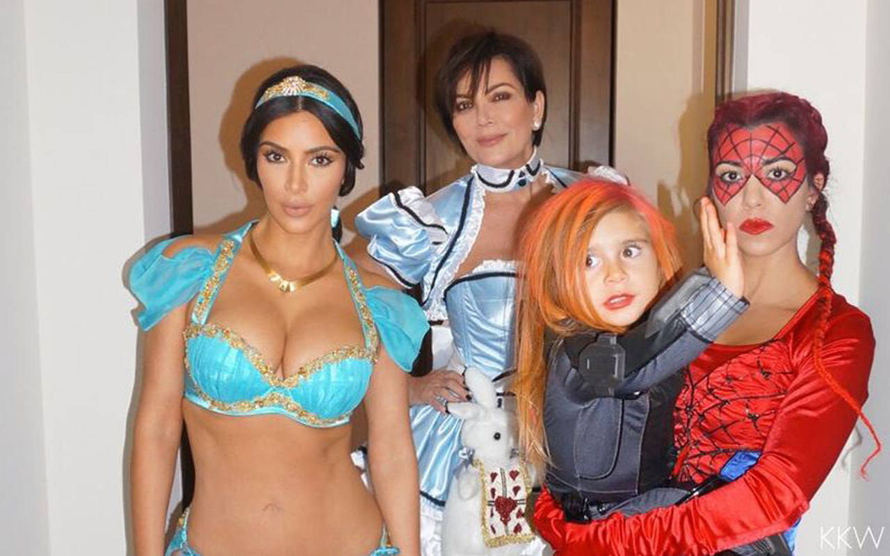 517560-embed_KIM_KOURTNEY_KRIS_HALLOWEEN