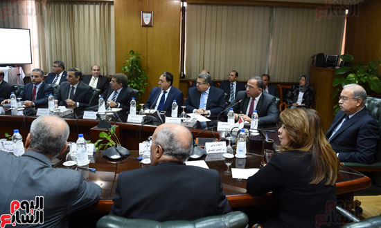 رئيس الوزراء يرأس اجتماع العدالة الاجتماعية بمقر وزارة التخطيط