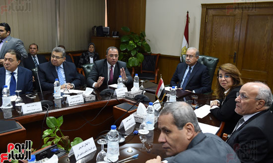 الدكتور أشرف العربي وزير التخطيط يشرح خطوات الوزارة باجتماع اللجنة