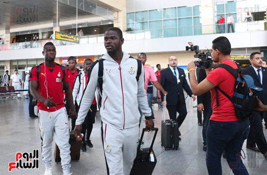 لاعبو منتخب غانا بقاعة وصول مطار برج العرب الدولى