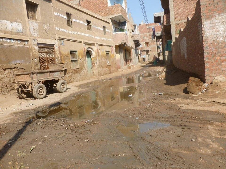 الشوارع غارقة بمياه الصرف