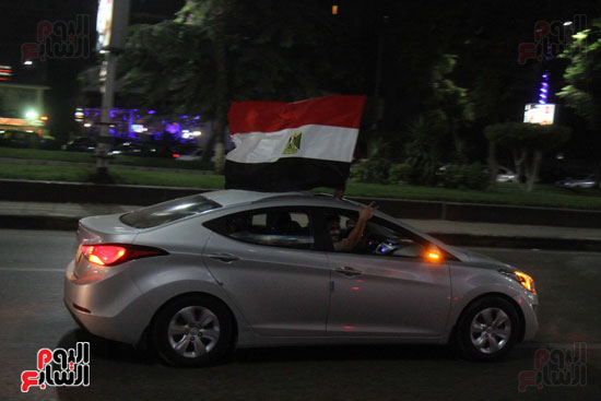 مواطنون يحتفلون بفوز الفراعنة على غانا فى شوارع القاهرة (3)