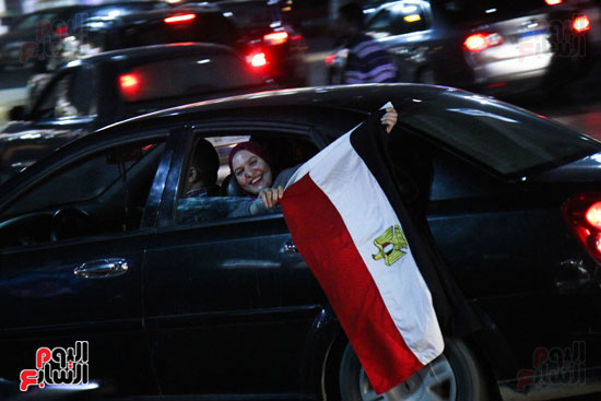 مواطنون يحتفلون بفوز الفراعنة على غانا فى شوارع القاهرة (17)