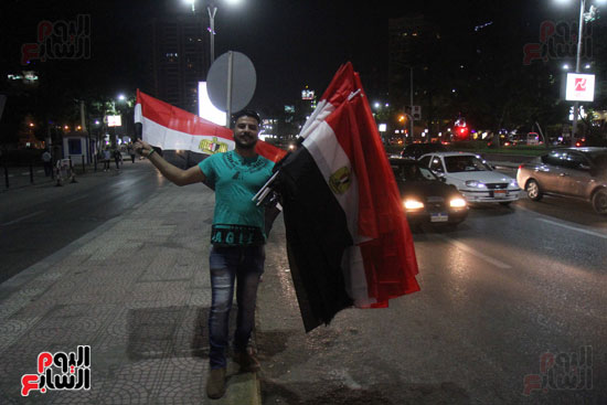 مواطنون يحتفلون بفوز الفراعنة على غانا فى شوارع القاهرة (7)