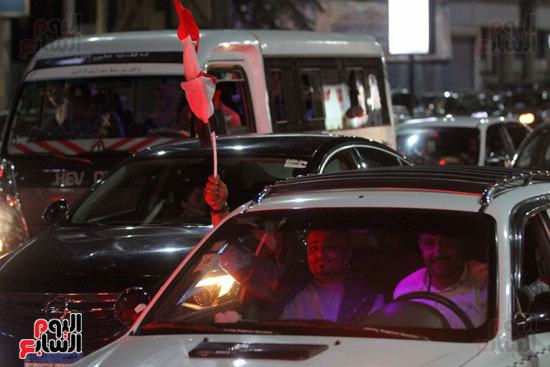 مواطنون يحتفلون بفوز الفراعنة على غانا فى شوارع القاهرة (2)