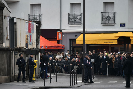تجمعات الشرطة والفرنسيين