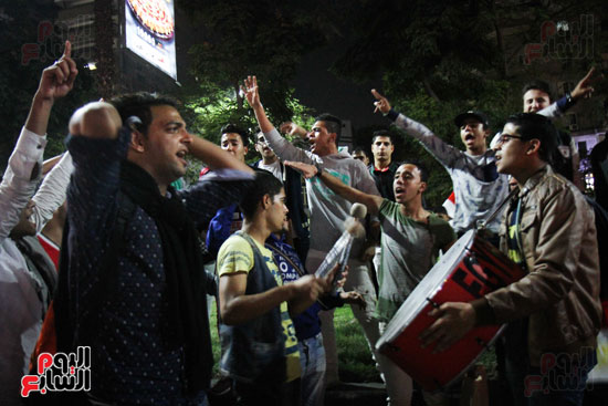 مواطنون يحتفلون بفوز الفراعنة على غانا فى شوارع القاهرة (30)