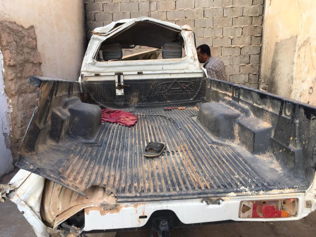 2-سيارة المهربين التي تعرضت للانقلاب ومصرع 3 واصابة 24 بليبيا