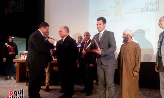 تكريم الأبحاث المميزة خلال افتتاح المؤتمر السابع والعشرون للإتحاد العربى للمكتبات والمعلومات