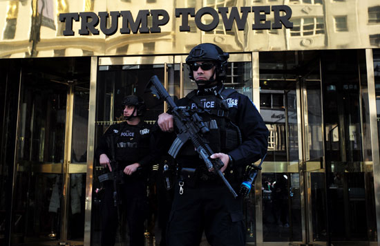 قوات الأمن تفرض طوقا أمنيا حول مقر إقامة ترامب