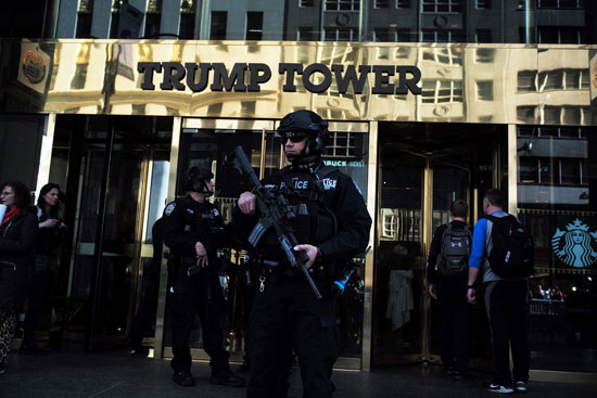 قوات الأمن تؤمن برج ترامب