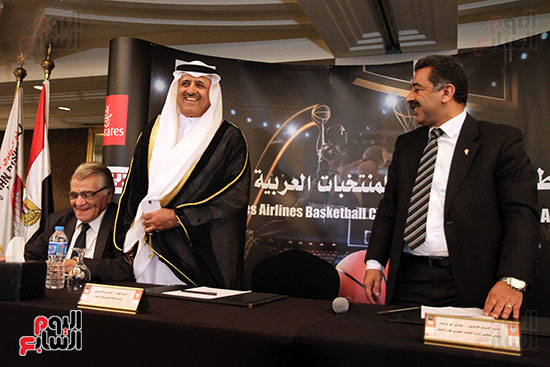 إسماعيل القرقاوي رئيس الاتحاد العربي لكرة السلة  و محمود أحمد علي ومجدي أبو فريخة.