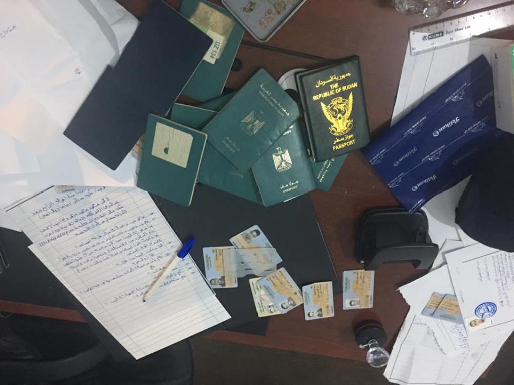 3- باقات وجوازات سفر  ضحايا حادث تسلل الحدود من المصريين والسودانيين في ليبيا