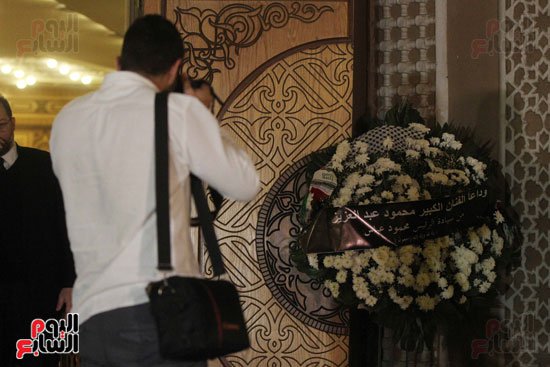 الرئيس الفلسطيني محمود عباس يرسل باقة من الورود