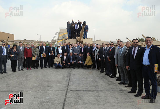 وفد برلمانى يضم أعضاء لجنة الدفاع يزور مصنع 200 الحربى بأبو زعبل (15)