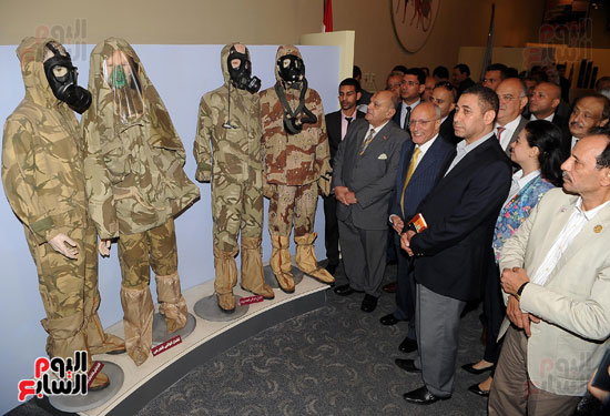 وفد برلمانى يضم أعضاء لجنة الدفاع يزور مصنع 200 الحربى بأبو زعبل (5)